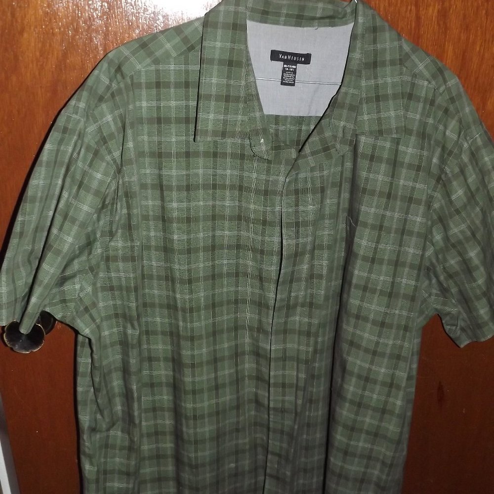 Van Heusen short sleeve shirt